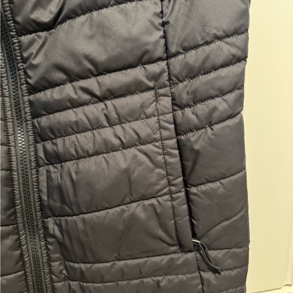 North Face Reversible Vest with Fur- NWOT - Picture 7 of 11